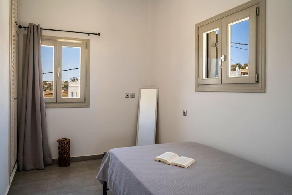 In The Heart Of Fira & Free Pool - Nychteri Suite Exterior foto