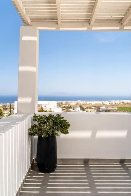 In The Heart Of Fira & Free Pool - Nychteri Suite Exterior foto